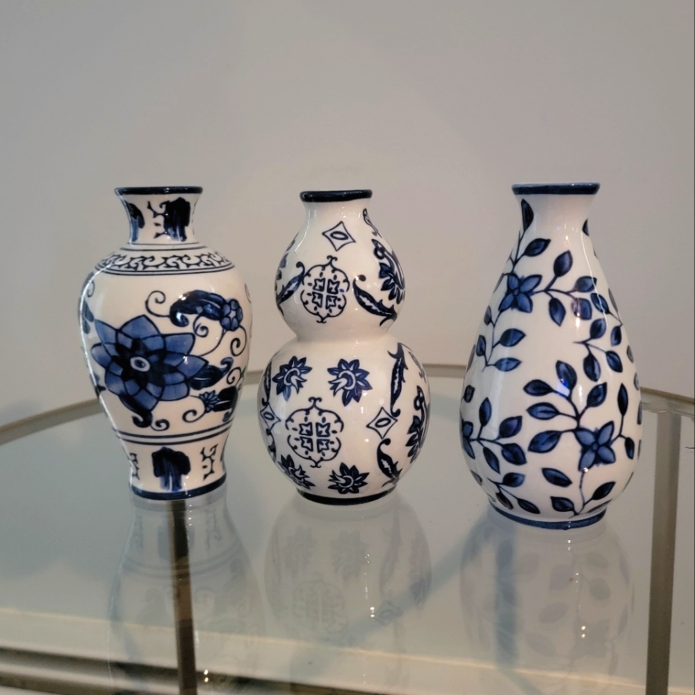 Like New Set of Three 3 Chinoiserie Vases